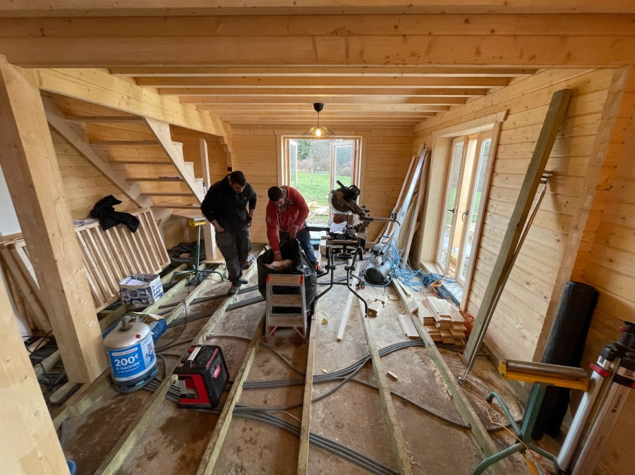 Autoconstruction de maison bois en kit ou construction avec un professionnel ?