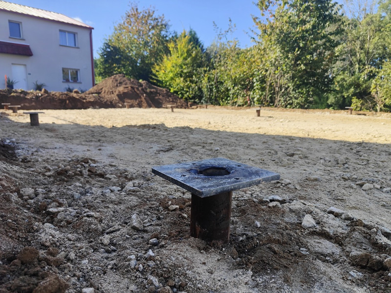 Les vis de fondation ou pieux vissés pour maison et chalet en bois